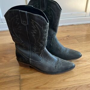 Academia cowboy boots